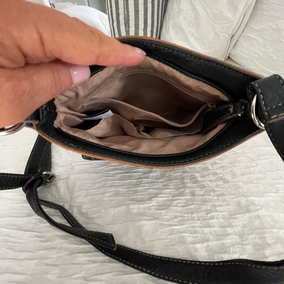 Nine West purse/crossbody/shoulder bag. - Picture 4 of 4